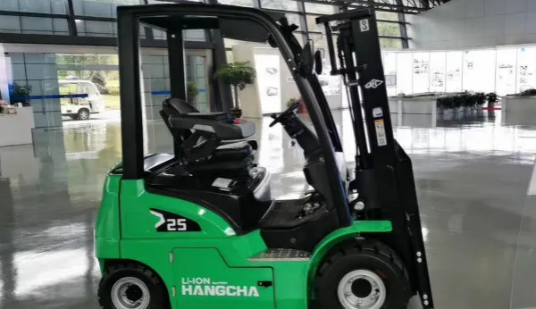 分享提高叉车电池使用效率小窍门