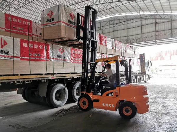 电动叉车设计根据施工环境的需要来确定